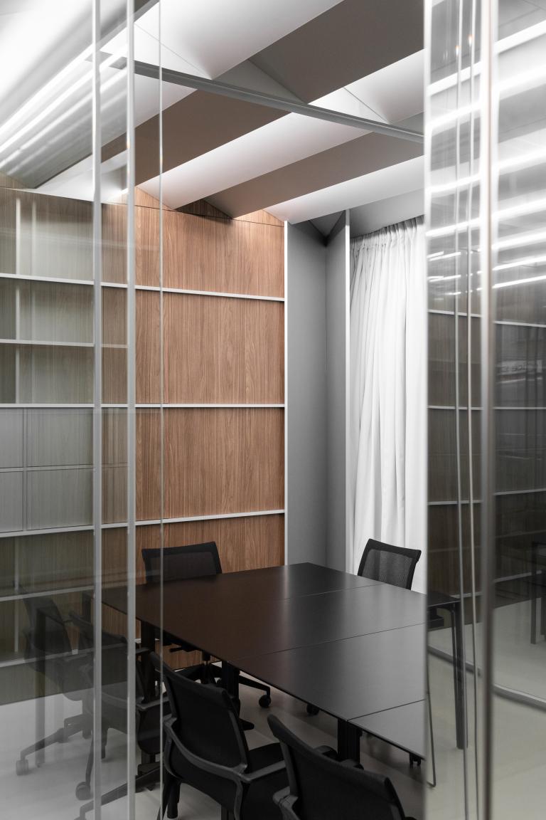 Caisse des Français de l’Etranger – Rénovation intérieure pour l’aménagement d’un espace de réception. Architecte : LOCAL, photographie par BCDF ©.