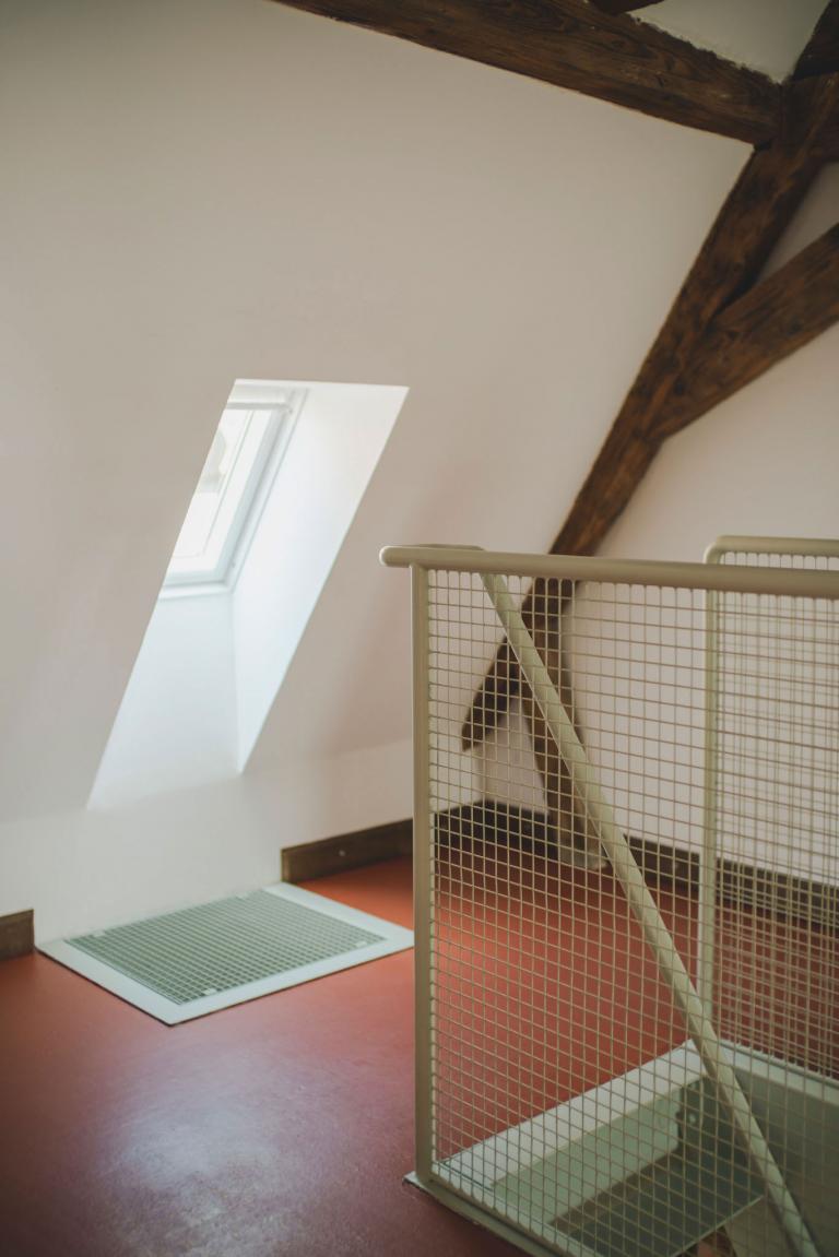 TRANSFORMATION DE GRENIERS_puit de lumière sur l'étage bas_photographie Tobias Canales